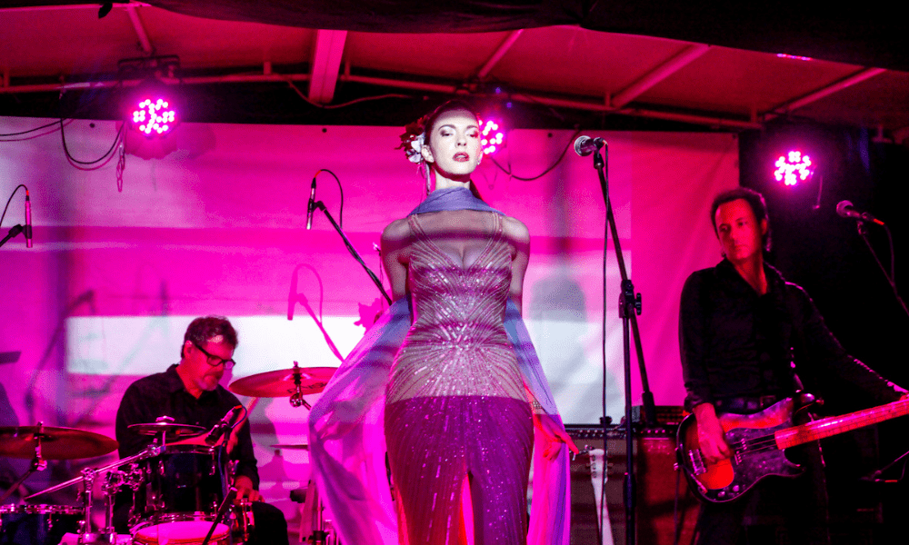 Chrysta Bell, autorica: Doris Fatur