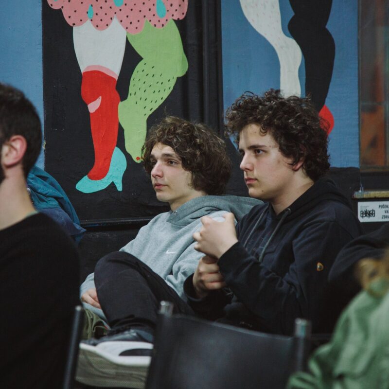 ''Glazbeni osvrt “1967. – 50 godina psihodelije”, autorica: Stephany Stefan