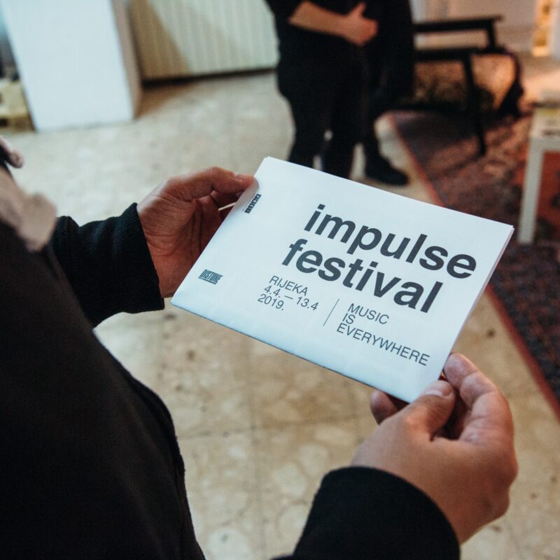 ''Gledanje Muzike'', autorica: Stephany Stefan