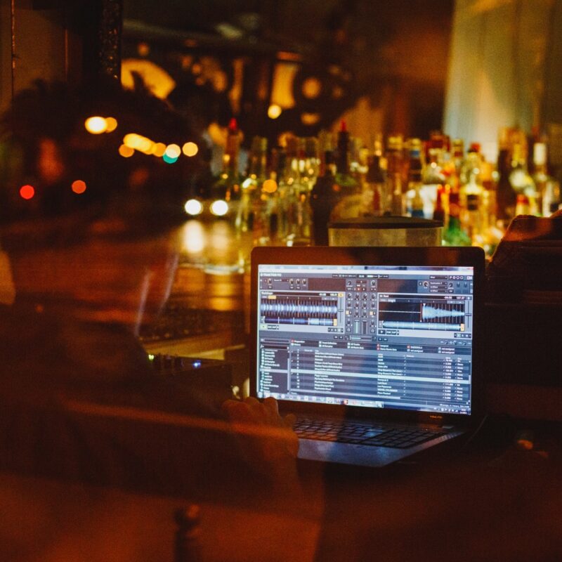 Trigon party, autorica: Stephany Stefan