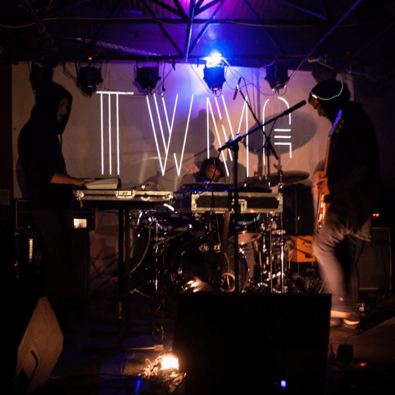 Asheraah + The White Mega Giant + Emphasis, autor: Erik Paladin