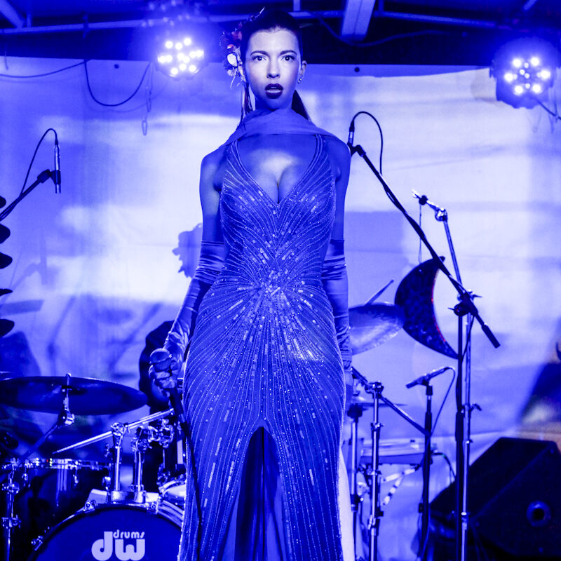 Chrysta Bell, autorica: Doris Fatur