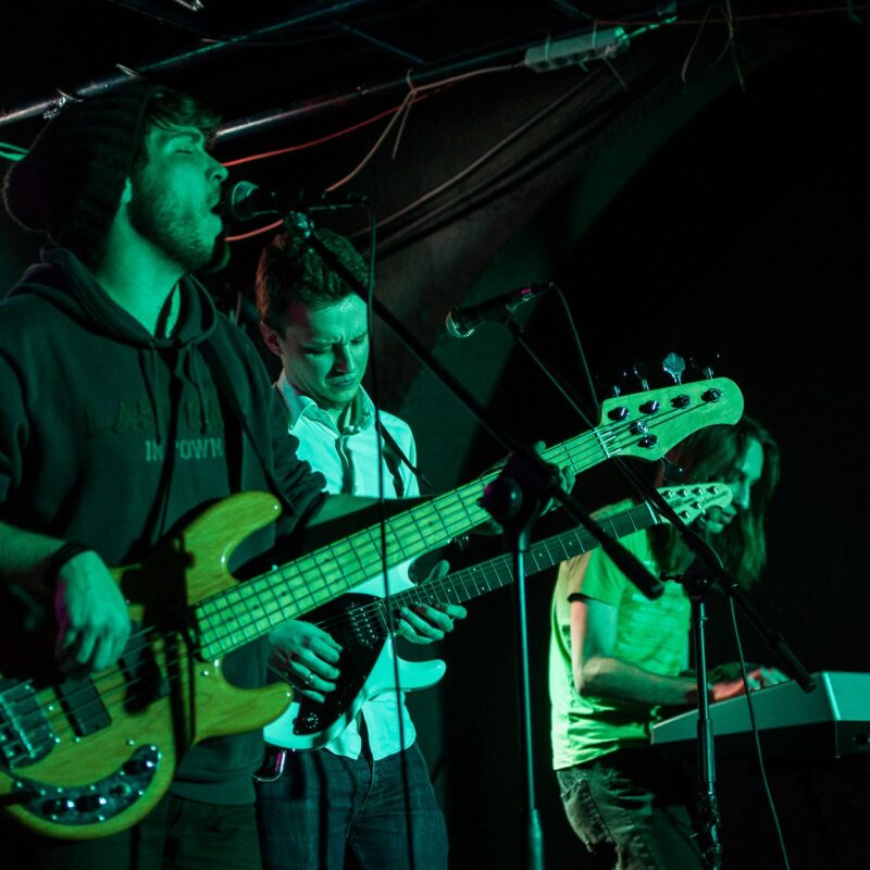 Elm Street Escape + Sillycons, autor: Erik Paladin