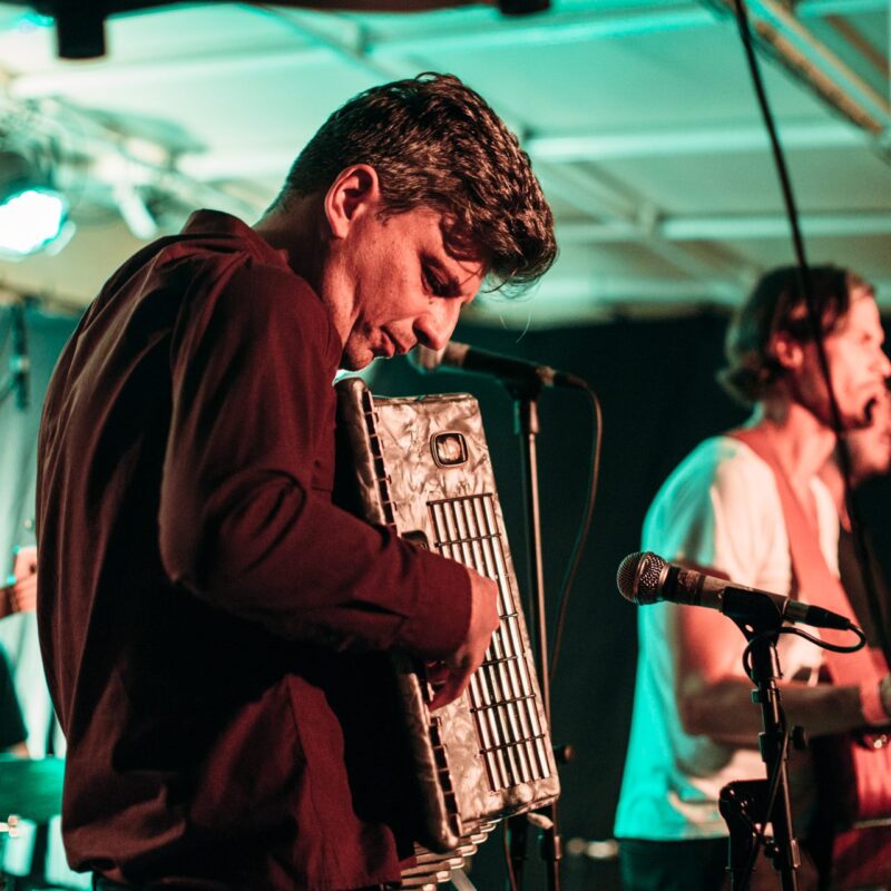 White on White, autorica: Stephany Stefan