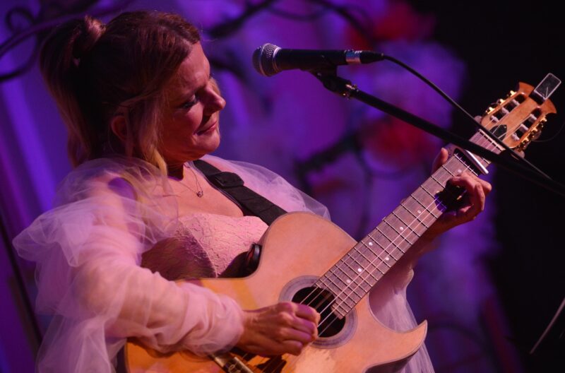 Elis po Japonski, autor: Vigo Mavrović