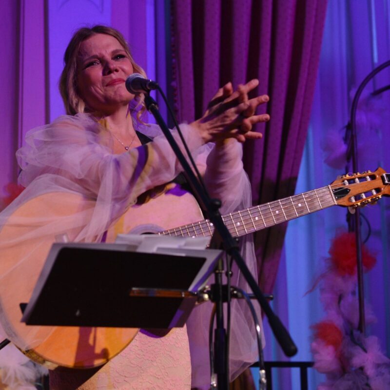 Elis po Japonski, autor: Vigo Mavrović