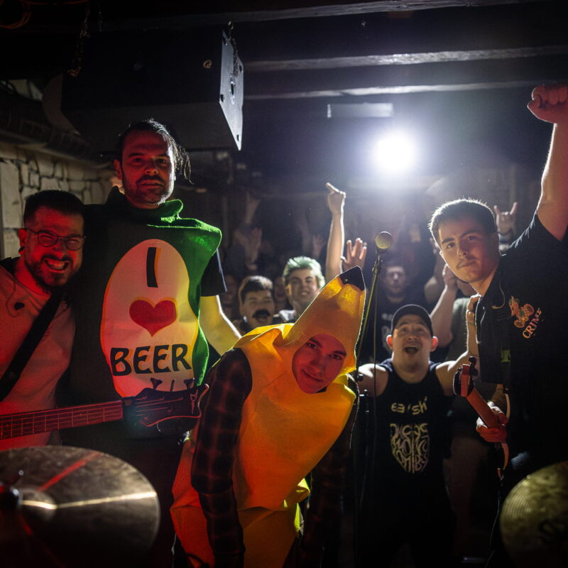 Mamut, Klapan, Homeless Among Tombs, autor: Filip Kovačević