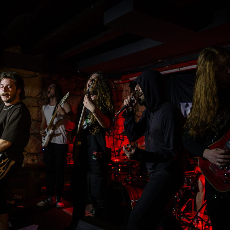 Mamut, Klapan, Homeless Among Tombs, autor: Filip Kovačević