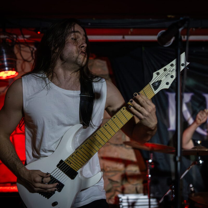 Mamut, Klapan, Homeless Among Tombs, autor: Filip Kovačević