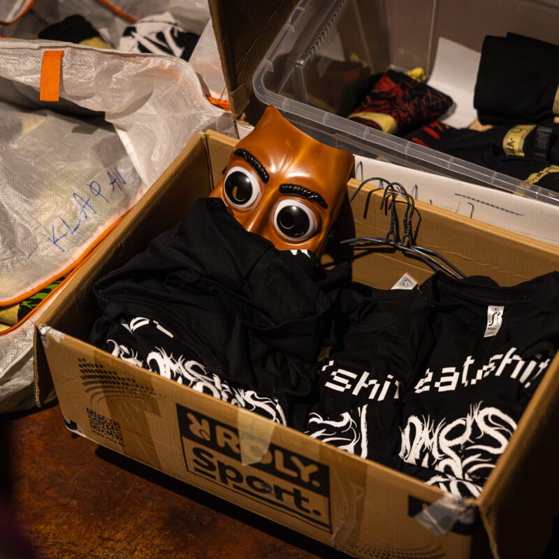 Mamut, Klapan, Homeless Among Tombs, autor: Filip Kovačević