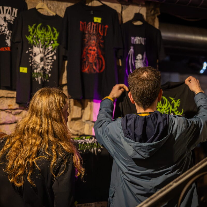 Mamut, Klapan, Homeless Among Tombs, autor: Filip Kovačević