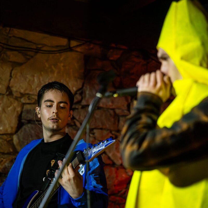 Mamut, Klapan, Homeless Among Tombs, autor: Filip Kovačević