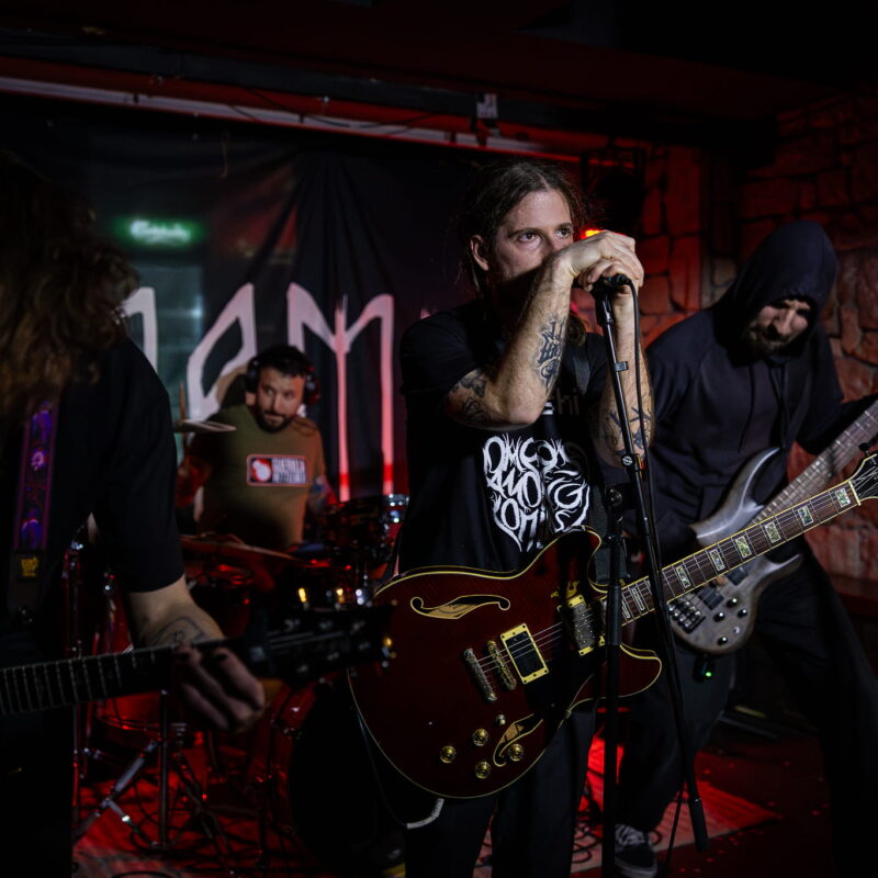 Mamut, Klapan, Homeless Among Tombs, autor: Filip Kovačević