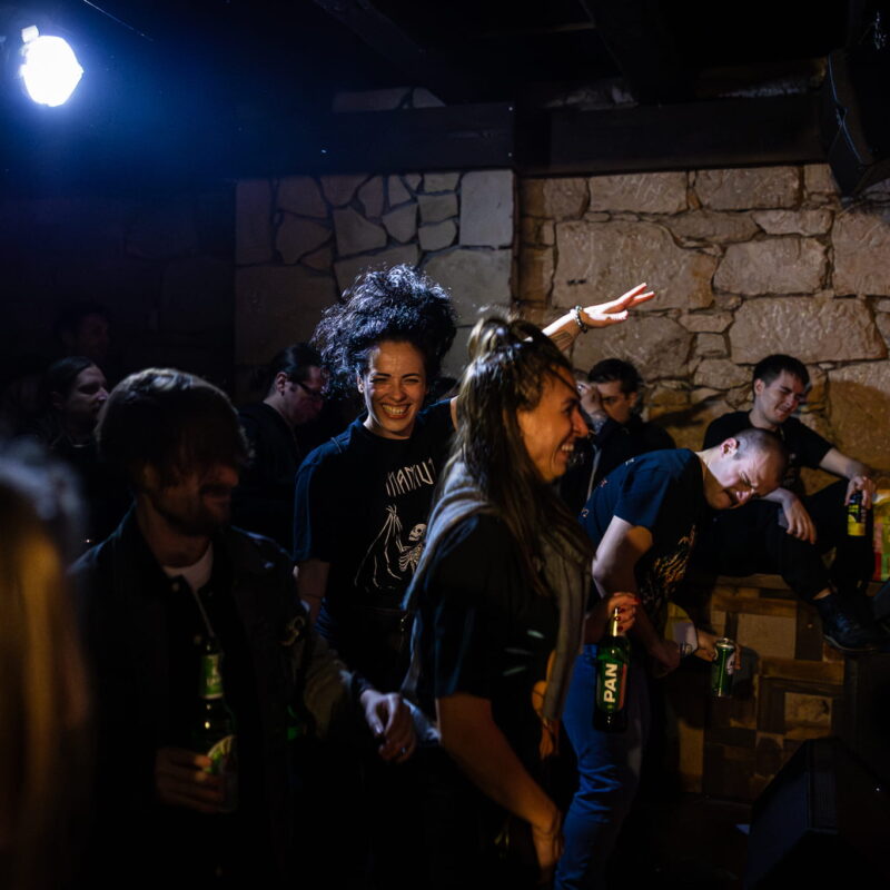 Mamut, Klapan, Homeless Among Tombs, autor: Filip Kovačević