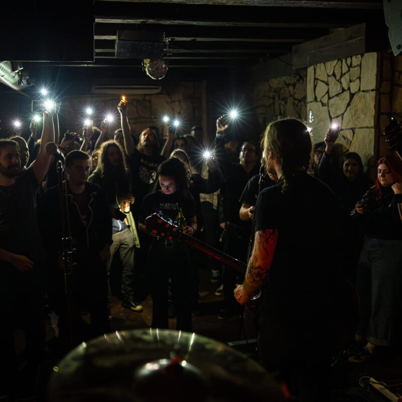 Mamut, Klapan, Homeless Among Tombs, autor: Filip Kovačević