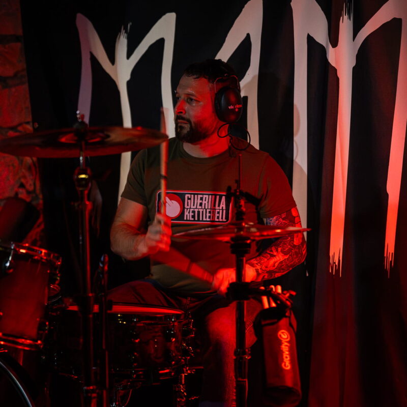 Mamut, Klapan, Homeless Among Tombs, autor: Filip Kovačević