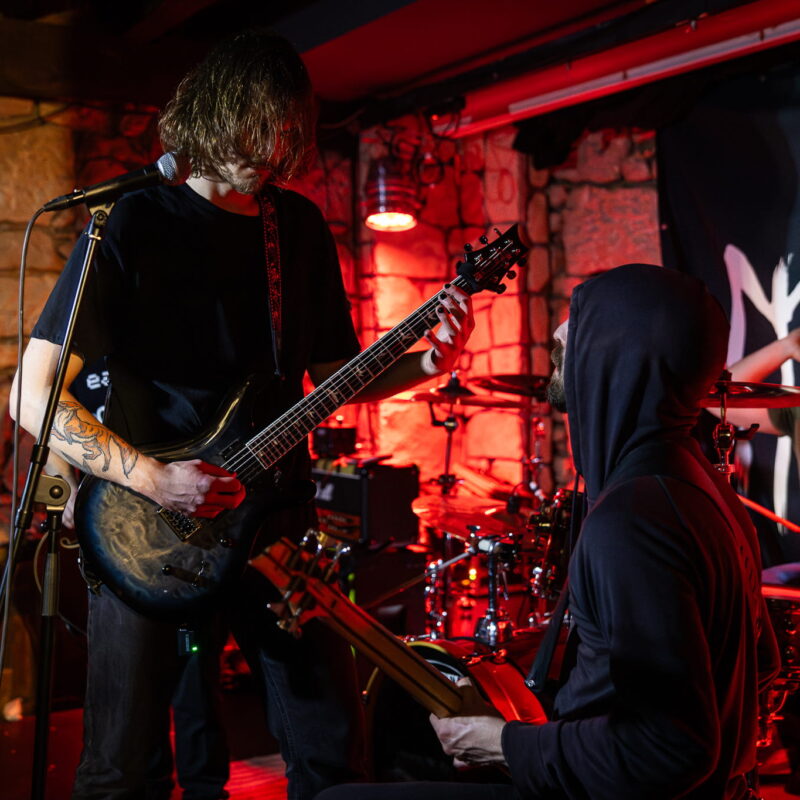 Mamut, Klapan, Homeless Among Tombs, autor: Filip Kovačević