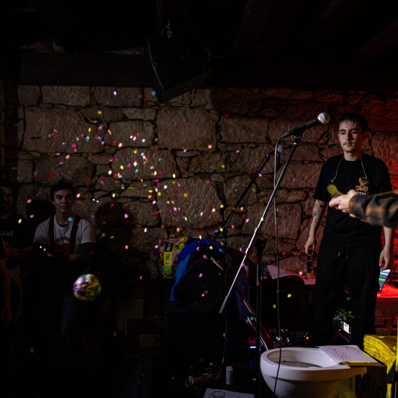 Mamut, Klapan, Homeless Among Tombs, autor: Filip Kovačević