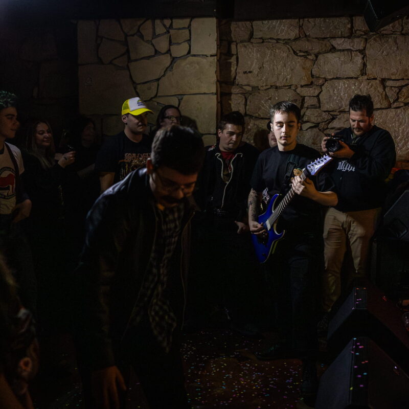 Mamut, Klapan, Homeless Among Tombs, autor: Filip Kovačević