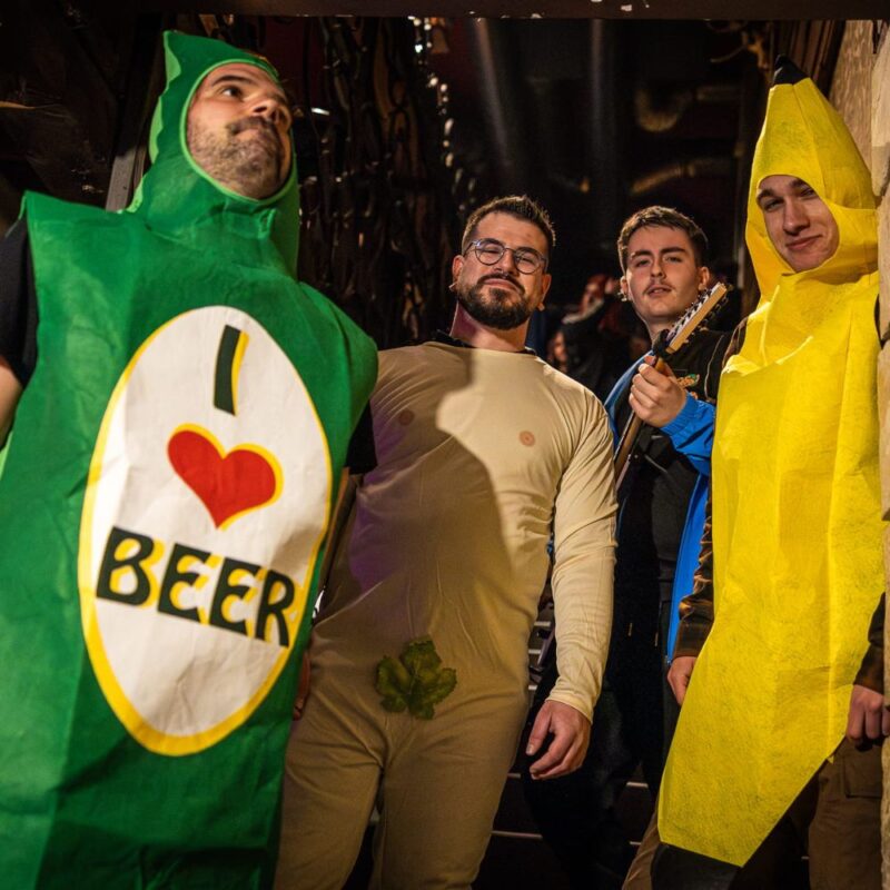 Mamut, Klapan, Homeless Among Tombs, autor: Filip Kovačević